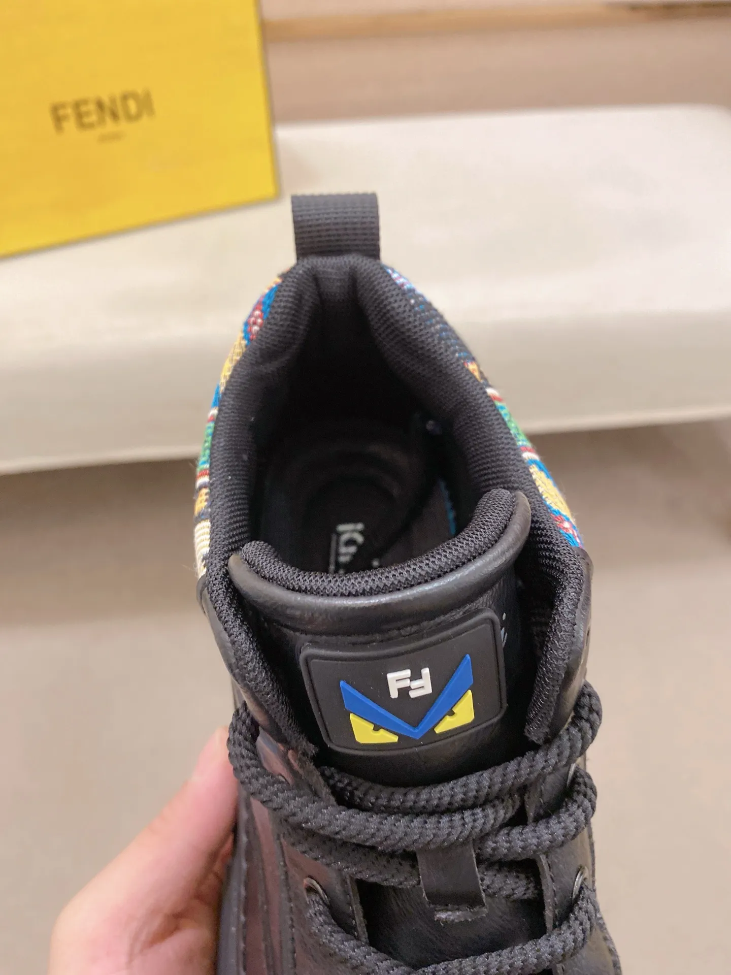 Factory price 442💰 (fendi) New high-top 👊🏻 upper 🇮🇹 imported cowhide fabric 🇩🇪 imported breathable mesh lining. The original outsole is molded to highlight the identity of every man, and the upper foot is elegant and stable🚶🏻🚶🏻The high-end custom counters reproduce the original version📯No matter the wind or rain, the shoe last remains unchanged and can withstand the verification of time🔍️,🔵 Size: 38-44